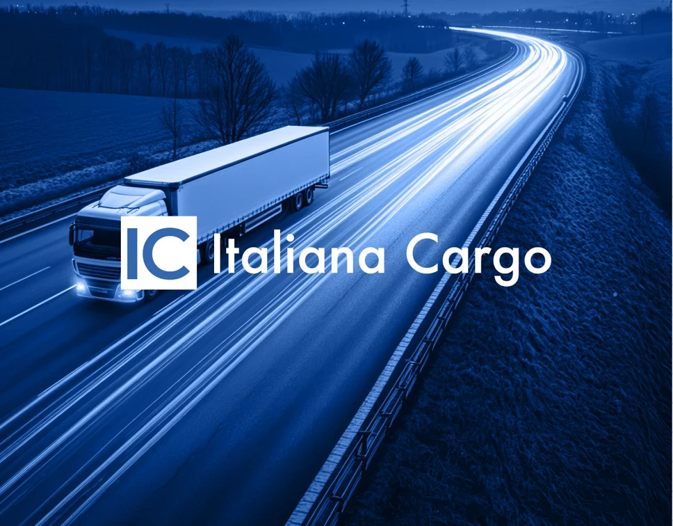 logo italiana carego su camion in corsa
