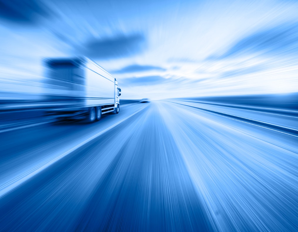 grafica camion a grande velocita su strada